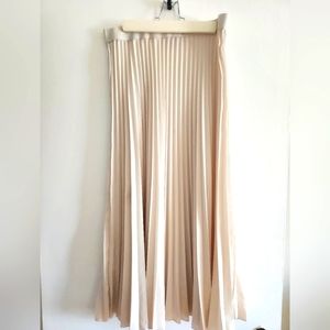 H&M midi length Pleated Skirt size Medium, soft beige